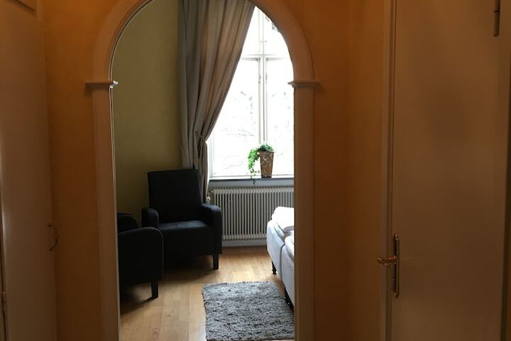 Room 10 of 27