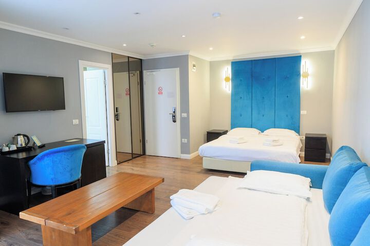 Room 10 of 25