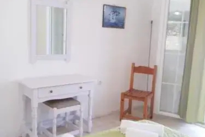 Room 4 of 10