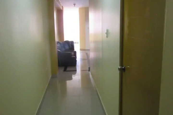 Room 13 of 18