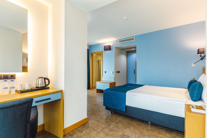 Room 7 of 37