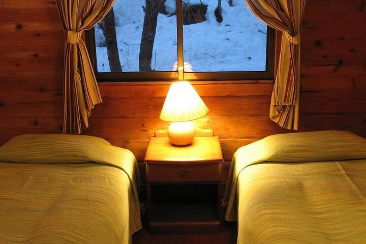 Room 6 of 26