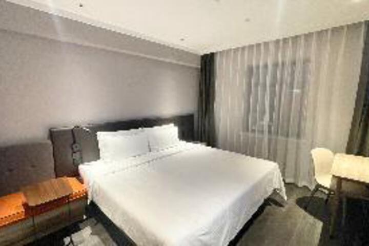 Room 7 of 53