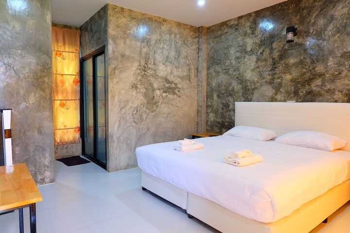 Room 4 of 14
