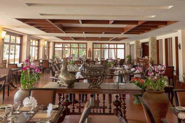 Dining 63 of 91