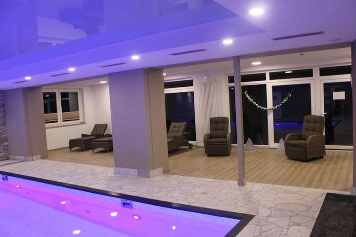 Pool 17 of 45
