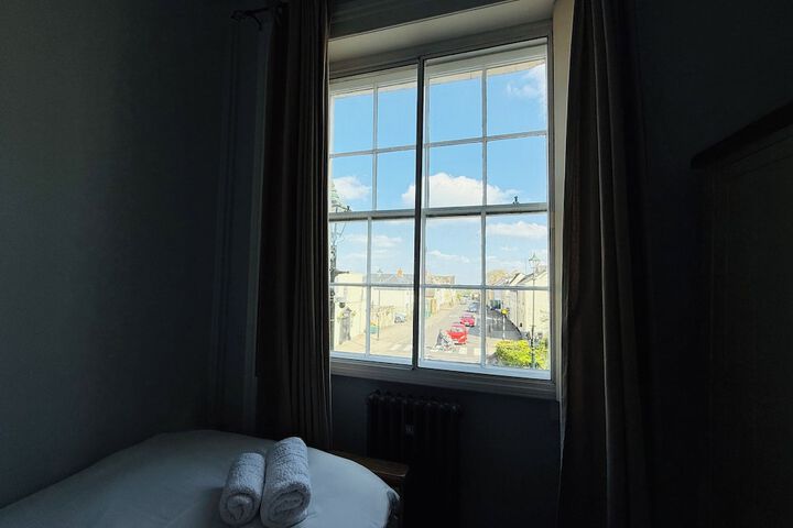 Room 33 of 64