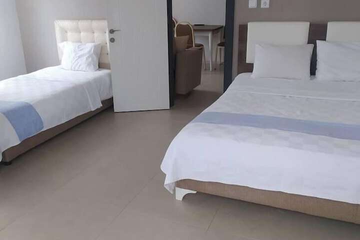 Room 8 of 21