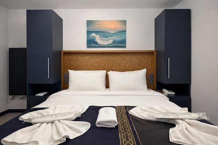 Room 11 of 30