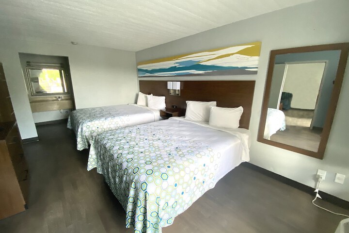 Suite 2 Queen Beds (2 of 21)