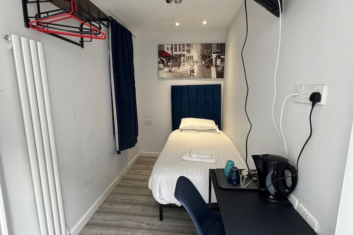 Room 25 of 117