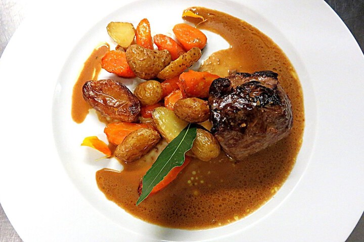 Dining 37 of 52