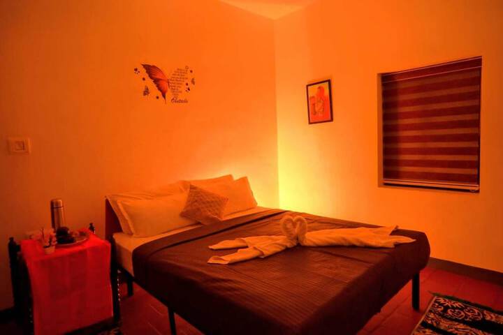 Room 26 of 100