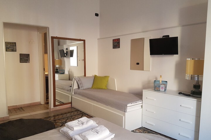 Room 8 of 80