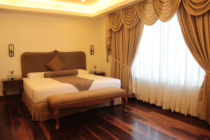 Room 17 of 32
