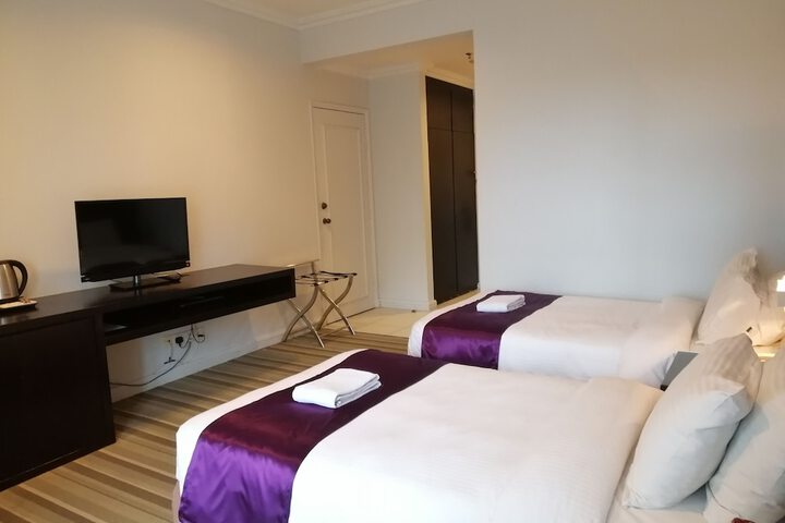 Room 12 of 37