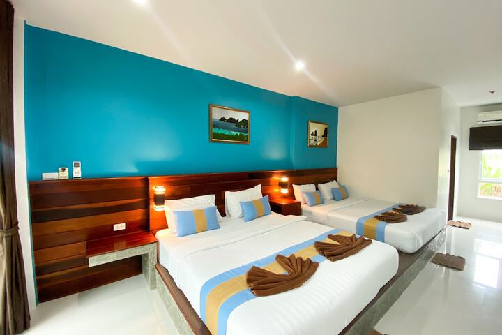 Room 16 of 77