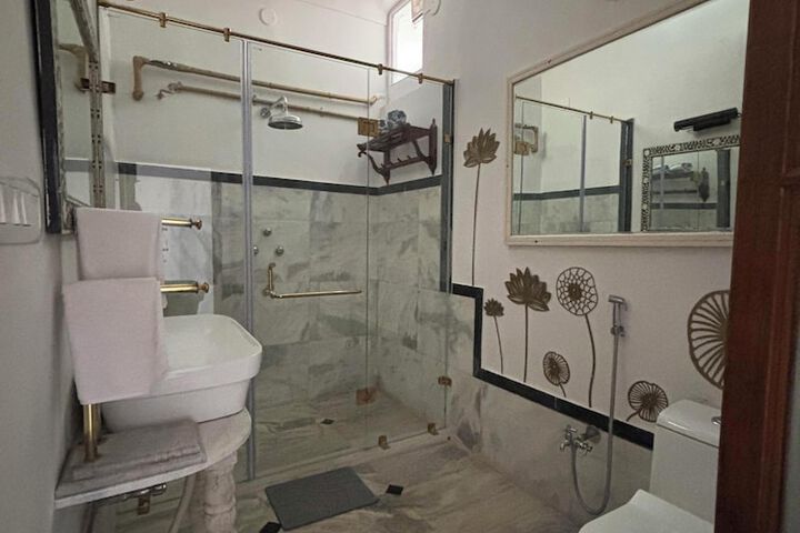 Room 16 of 22