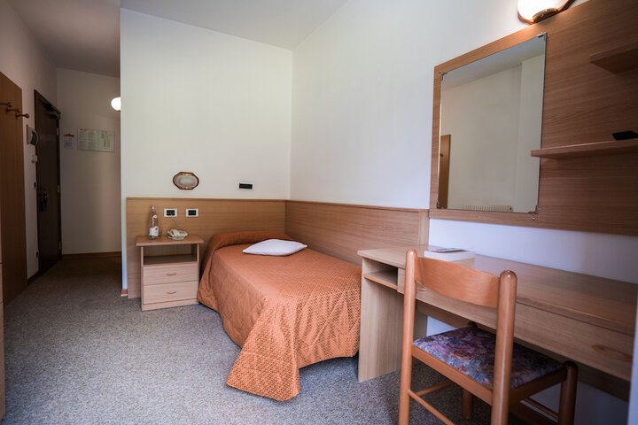 Room 10 of 64