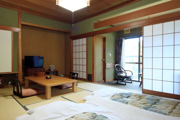 Room 4 of 66