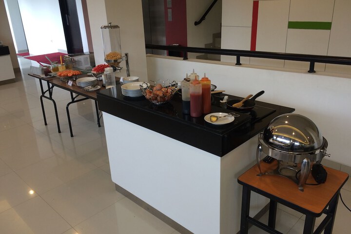 Breakfast/Coffee Service 10 of 18
