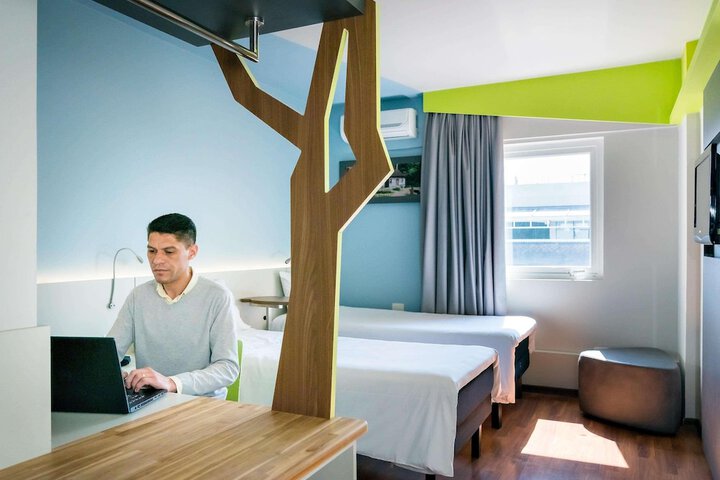 Room 30 of 48