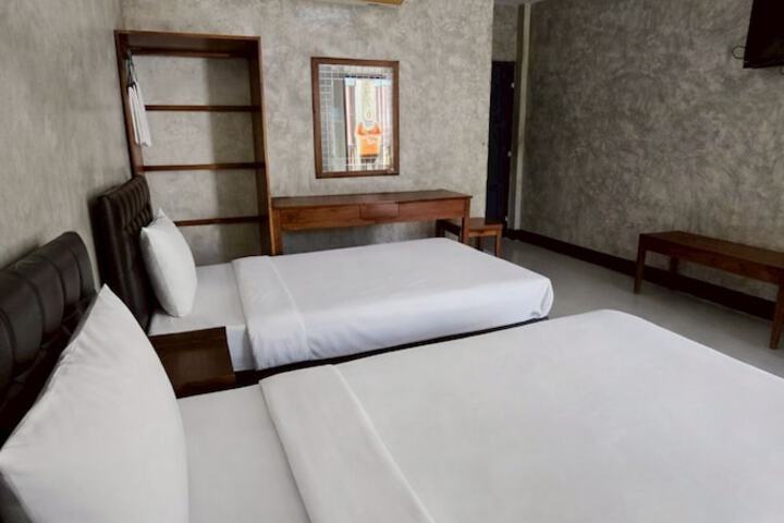 Room 5 of 50