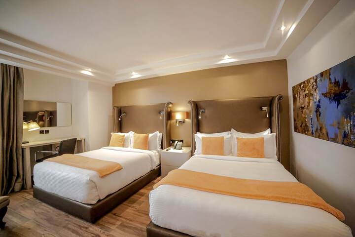 Room 28 of 82
