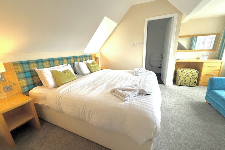 Room 2 of 55