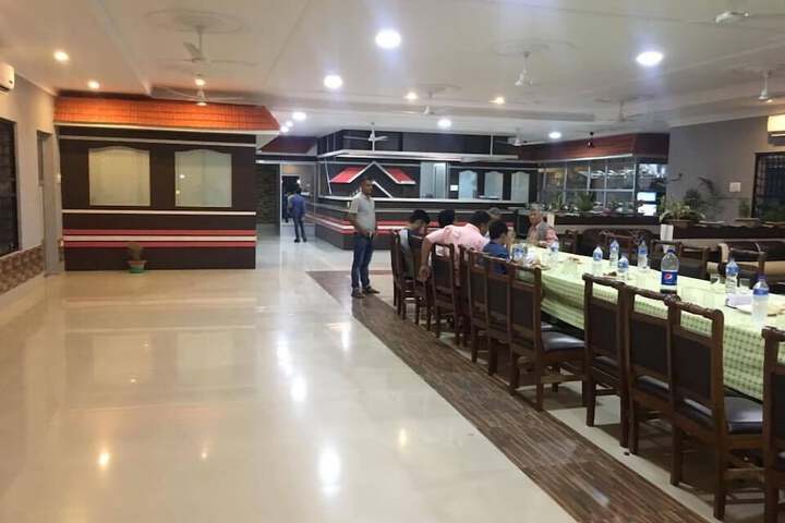 Dining 8 of 12