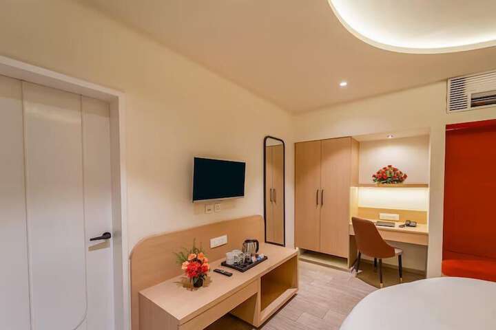 Room 14 of 25