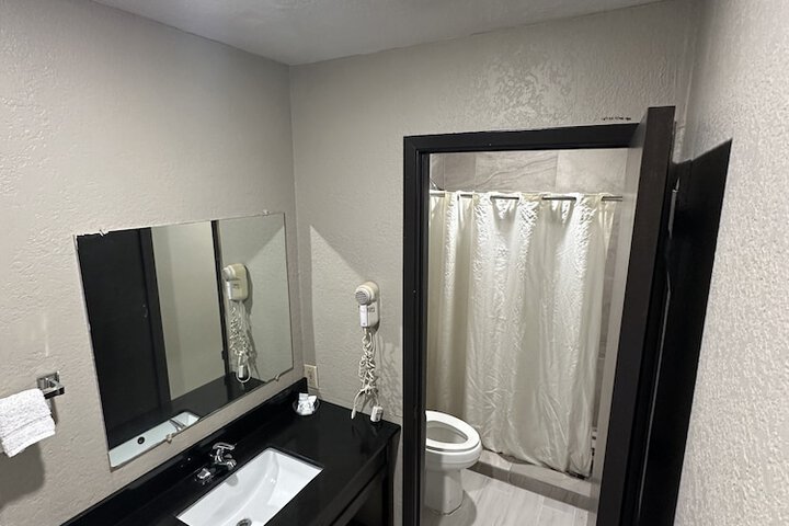 Room 26 of 42