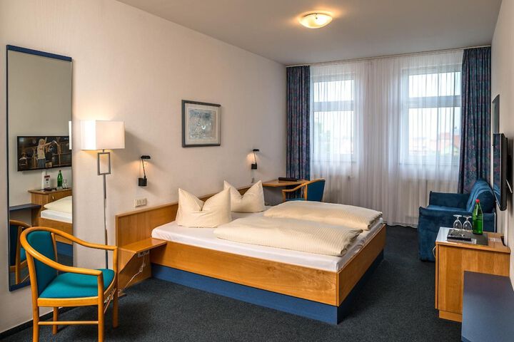 Room 10 of 42