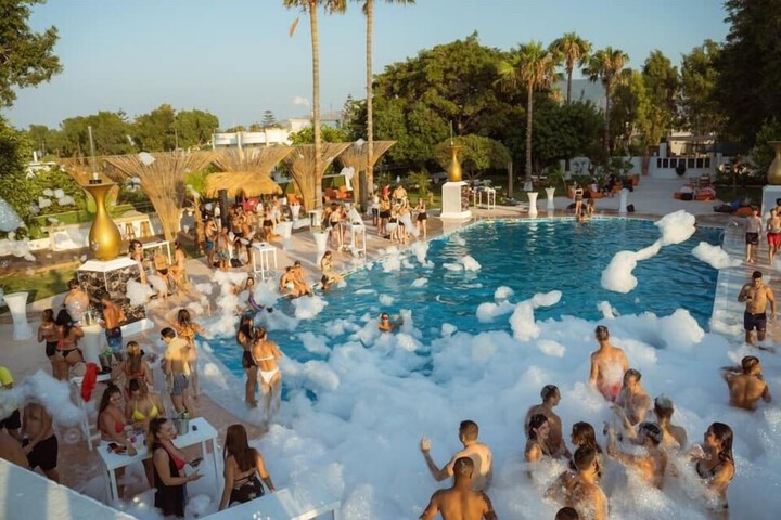 Pool 45 of 88