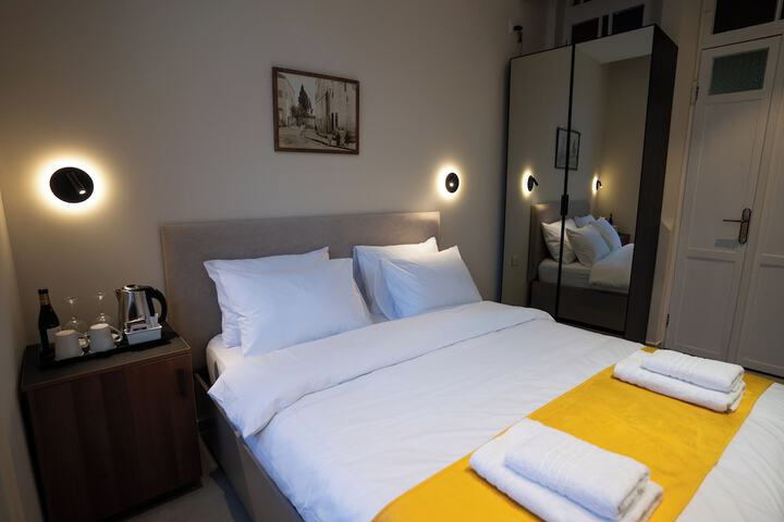 Room 52 of 74