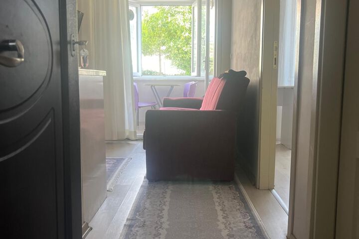 Room 9 of 12