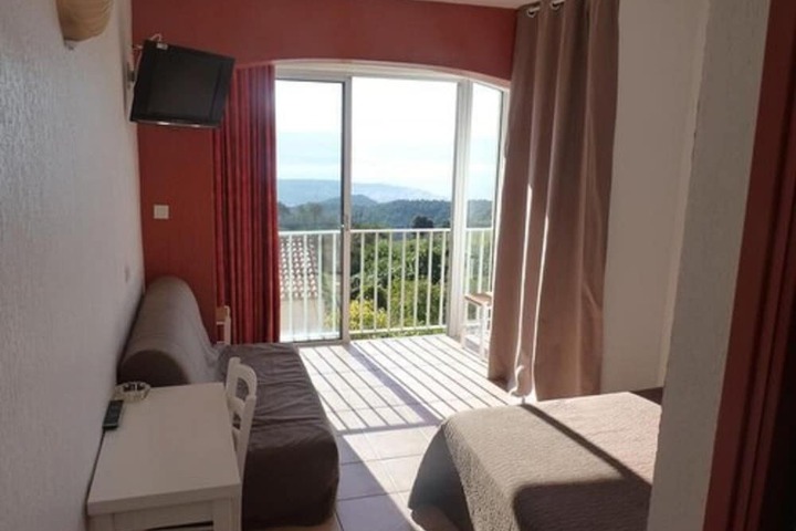 Room 9 of 26