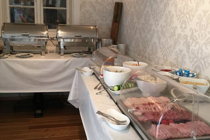 Dining 59 of 86