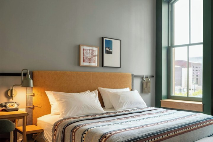 Room 32 of 66