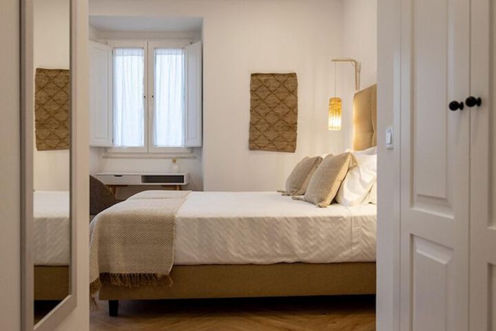 Room 5 of 77