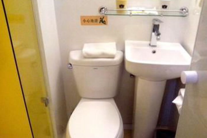 Room 13 of 29