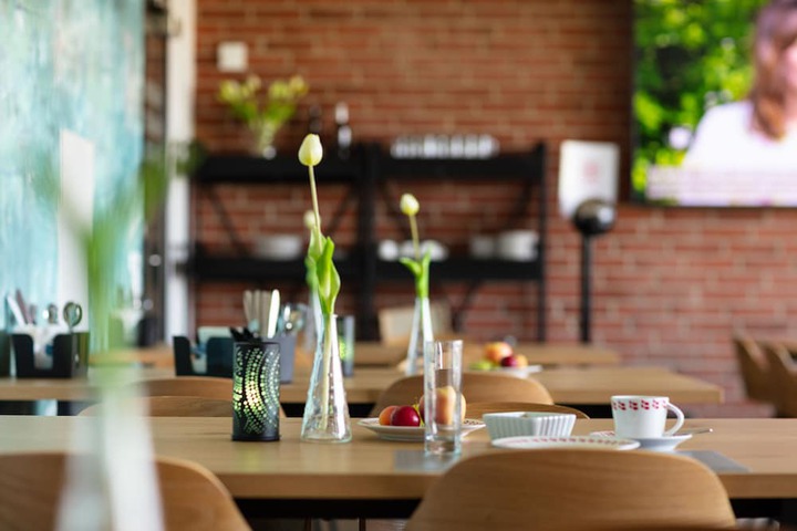 Dining 90 of 118