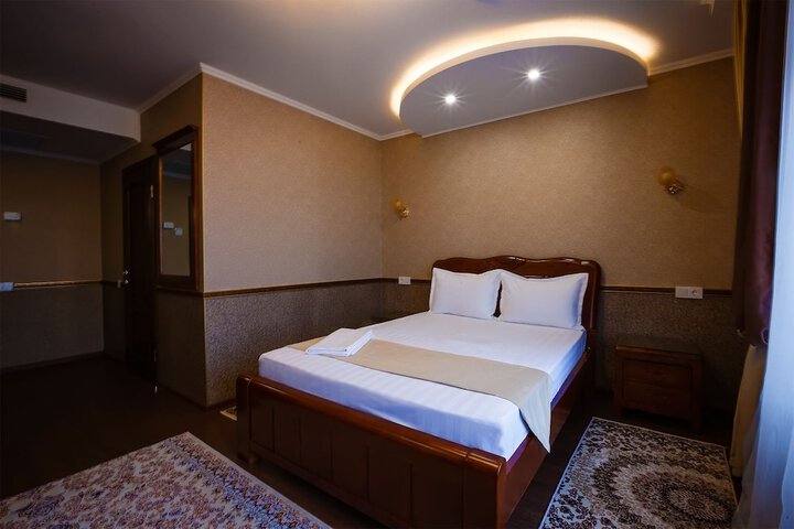 Room 17 of 34