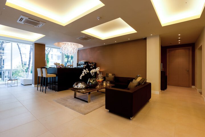 Lounge 39 of 50