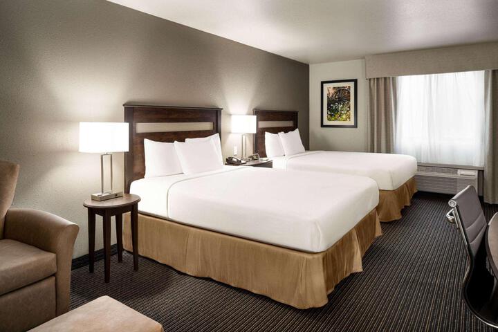 1 Queen Bed Accessible Room (3 of 19)