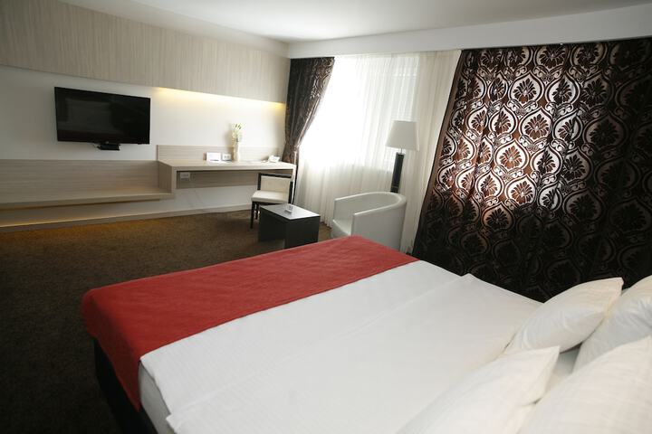 Room 20 of 103