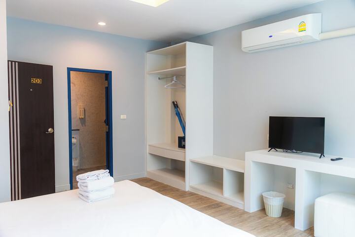 Room 32 of 77