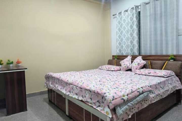 Room 4 of 11