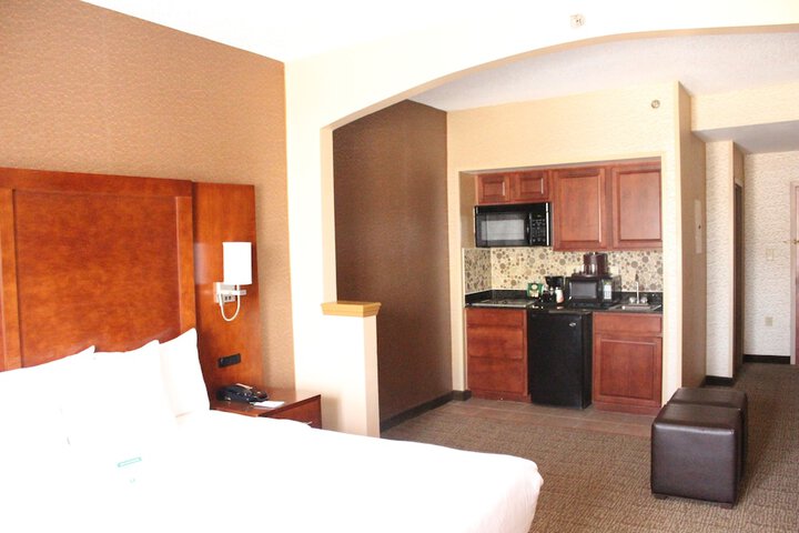 Suite 2 Queen Beds (30 of 51)