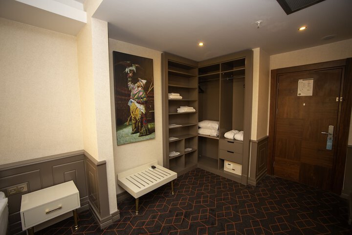 Room 18 of 70